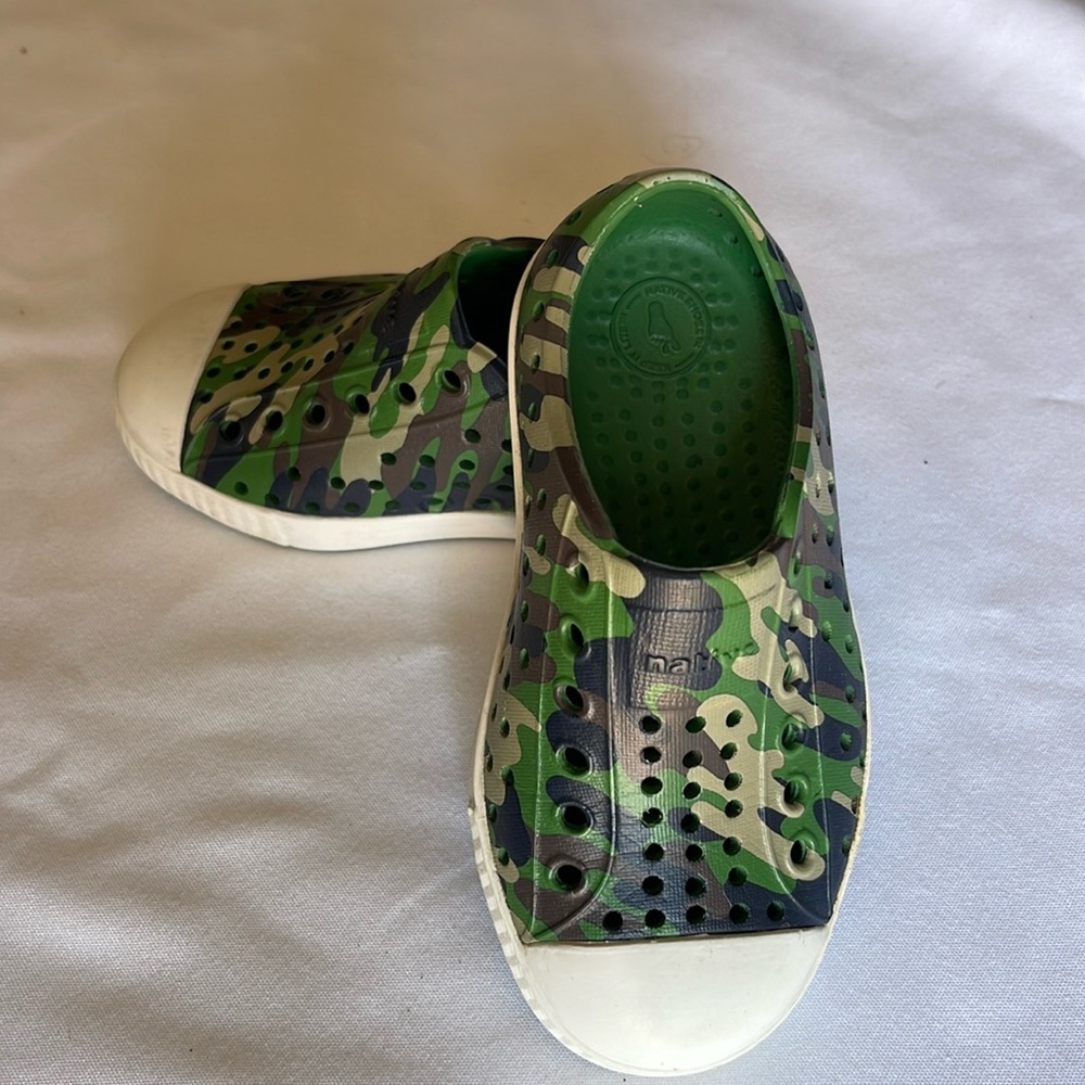 Native camouflage toddler slippers size c7